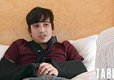 मैं टीचर डाना वेस्पोली की रिकी स्पैनिश के साथ मदद करती हूं