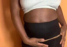 अफ्रीकी काली चूत बड़ी लंड से बैकशॉट्स ले रही