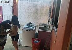 esposa saiu e a empregada não resistiu ao meu pau ereto