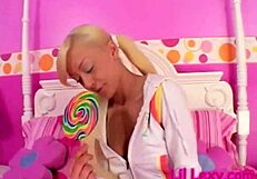 lil lexy rubbing pussy with lollipop for masturbation 😏