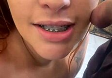 fiz uma chamada de video no apartamento do cara que eu acabei de conhecer no final dei um presentinho pra ele com teasing blowjob