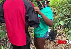 क्या तुम इस नाइजीरियन थ्रीसम को अजनबियों के साथ हैंडल कर सकते हो?