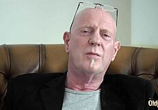 an old man fingers his online date's pussy for the first time, making her cum