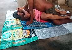 देसी आंटी 18+ लड़के को बेडरूम में फक करती है 😏 फर्स्ट टाइम होममेड