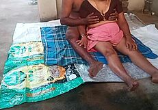 देसी आंटी 18+ लड़के को बेडरूम में फक करती है 😏 फर्स्ट टाइम होममेड