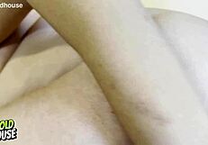 Marido corno providencia fila de paus para esposa chupar e dar o cu