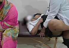 मम्मी के सामने डॉक्टर ने मुझे जोरदार चोदा