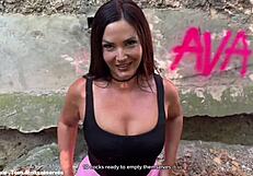 plan suce sauvage dans les d�combres avec 10 inconnus je finis d�goulinante de sperme partout