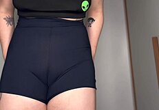 Hey, wanna see this juicy cameltoe fetish at the gym?