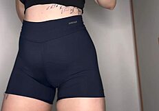 Hey, wanna see this juicy cameltoe fetish at the gym?