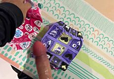 Hey padrastro pervertido no frotes tu sucia verga en mi zona intima