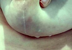 Milf Italiana Scarica La Tetta Dura E Piena Di Latte Caldo