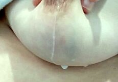 Milf Italiana Scarica La Tetta Dura E Piena Di Latte Caldo