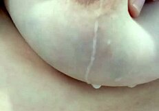 Milf Italiana Scarica La Tetta Dura E Piena Di Latte Caldo