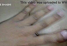 सौतेली मॉम आराम कर रही थी सौतेला बेटा उसकी भीगी चूत जोरों से चोदता है