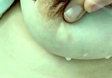 Milf Italiana Scarica La Tetta Dura E Piena Di Latte Caldo