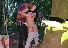 casada safada e insaciável não resiste ao tesão avassalador do amante comedor pauzudo e fode gostoso em plena praça pública