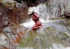 i'm fuckin wit a strangr