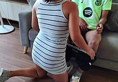 mi novio me presento a su padrastro follamos mientras cocinaba y me lo folle