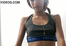 me follo a mi hermanastro para jugar con la consola de videojuegos