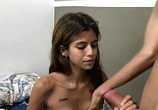 me follo a mi hermanastro para jugar con la consola de videojuegos