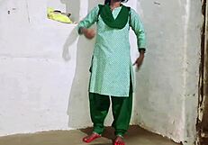 कॉलेज सौतेली बहन की चूत क्लास के बाद टीचर ने क्लासरूम में चोदी