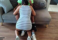 mi novio me presento a su padrastro follamos mientras cocinaba y me lo folle