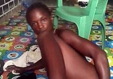 Crazybitch twerking naked then enjoyed fucking her big dildo in both ass and pussy?