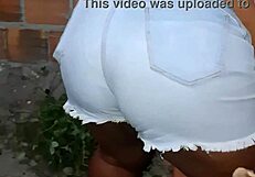 Vizinha Da Bunda Grande Limpando O Quintal Com Intensidade