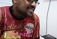 Vivi Guedez Oficial Chama Técnico de TV para Conserta Sua TV Quebrou Bem na Hora que Corno do Seu Marido Saiu para Trabalhar em Forma de Pagamento Ela Deu a Bucetinha