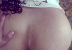 peguei minha meia-irmã de quatro sozinha em casa