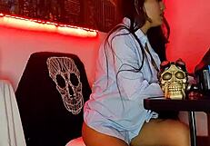 intense perreo dancing with karol g and alicia keys in my first live show watch it until the end if you want to cum with me i masturbate on cam for you face a