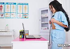 Enfermera Folla Con El Doctor Pervertido En Su Primer Dia De Trabajo 😈