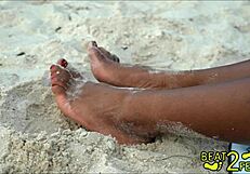 Giggles Feet Get Sandy At The Beach On Beat2feetcom