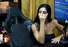 ruan checks if renatinha mello is without panties delicious chemistry in this episode - podcast pupum no barraco