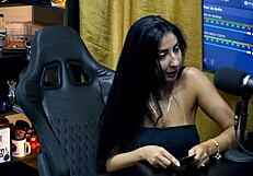 ruan checks if renatinha mello is without panties delicious chemistry in this episode - podcast pupum no barraco