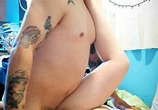 Mi profesor llega con la verga dura y me abre las piernas para meterla toda.