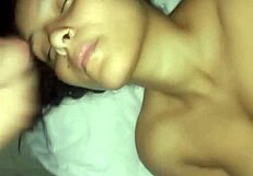 mi amiga pide leche y se bebe hasta la ultima gota.