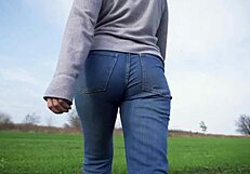 Milf With Phat Ass Teases Outdoors In Tight Jeans