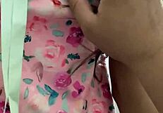 acariciando el dulce cuerpo de hermosa latina para que me entregue su virginidad