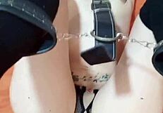 a mi novia le encanta chuparme las bolas hasta vaciarme todo!!