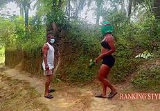 कर्वी ब्लोंड बॉम्बशेल चाटी और गीली चूत ऑर्गेज्म तक राइड की जाती