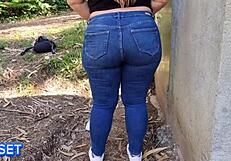 Sexo En El Bosque Con Gordibuena De Enorme Culo Bent Over Big Cock