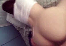 meu pai saiu e eu não aguentei foder minha meia-irmã novinha gostosa e gozei tudo dentro dela quentinho