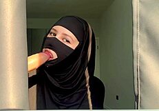 SLUTTY MUSLIM TEACHER DEEPTHROATS DILDO CREAMPIE CLOSE UP!