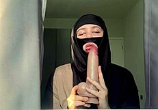 SLUTTY MUSLIM TEACHER DEEPTHROATS DILDO CREAMPIE CLOSE UP!