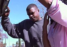 किरा की हूड क्रेविंग्स से जिज कवर मॉन्स्टर लंड राइड हो जाती है