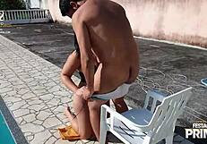 Novinha rabuda meets tio dj jump by the pool and things heat up