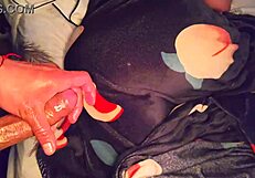 विकृत सौतेला बाप सौतेली बेटी के कमरे में घुसा सोते देख मुठ मारा फिर सुबह चूत में क्रीमपाई