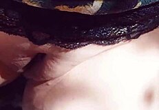 परिपक्व बीवी की बड़ी ऊंट चूत बाहर क्लोजअप फ्लैश